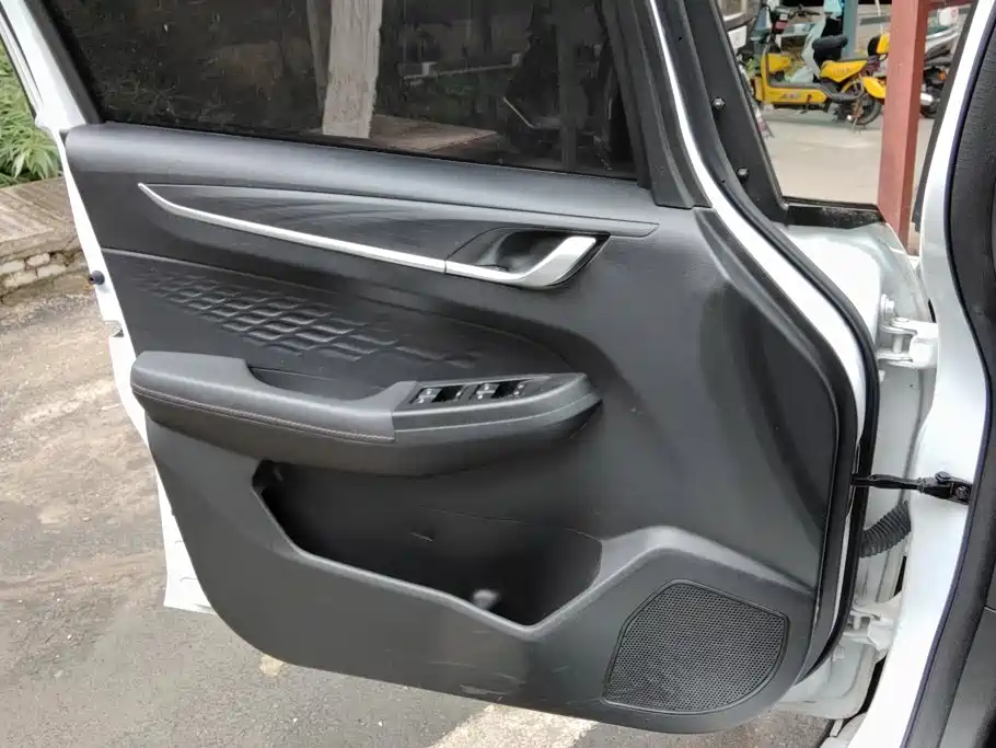 Фото 7 - Geely Vision X3
