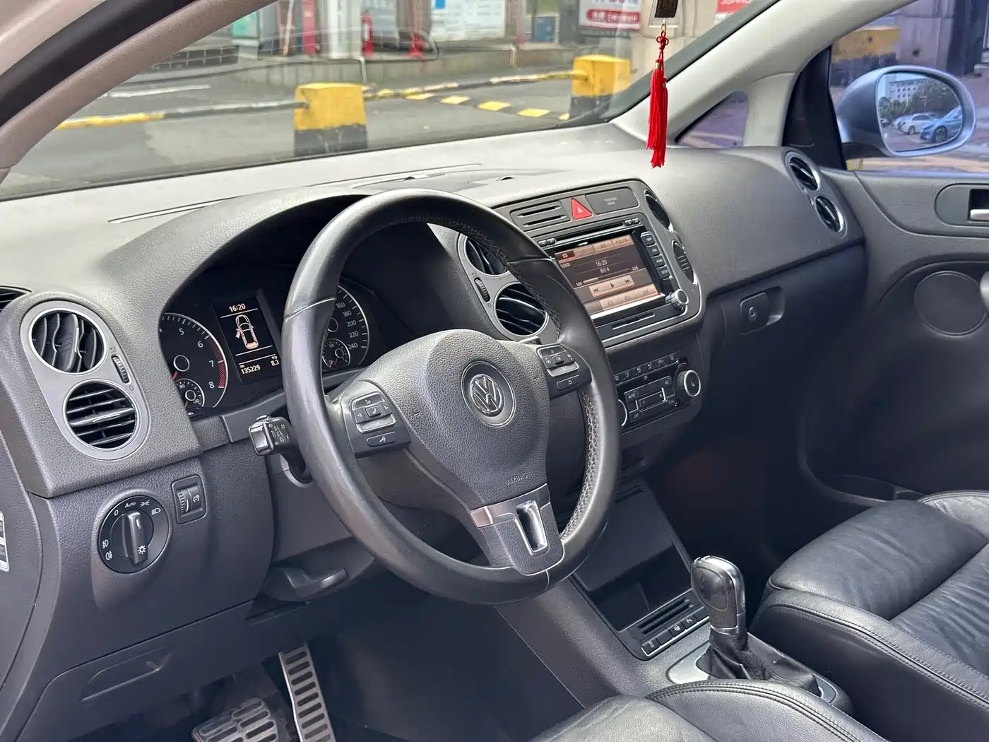 Volkswagen Golf (Import) 2011 1.4TSI Cross Golf фото 15