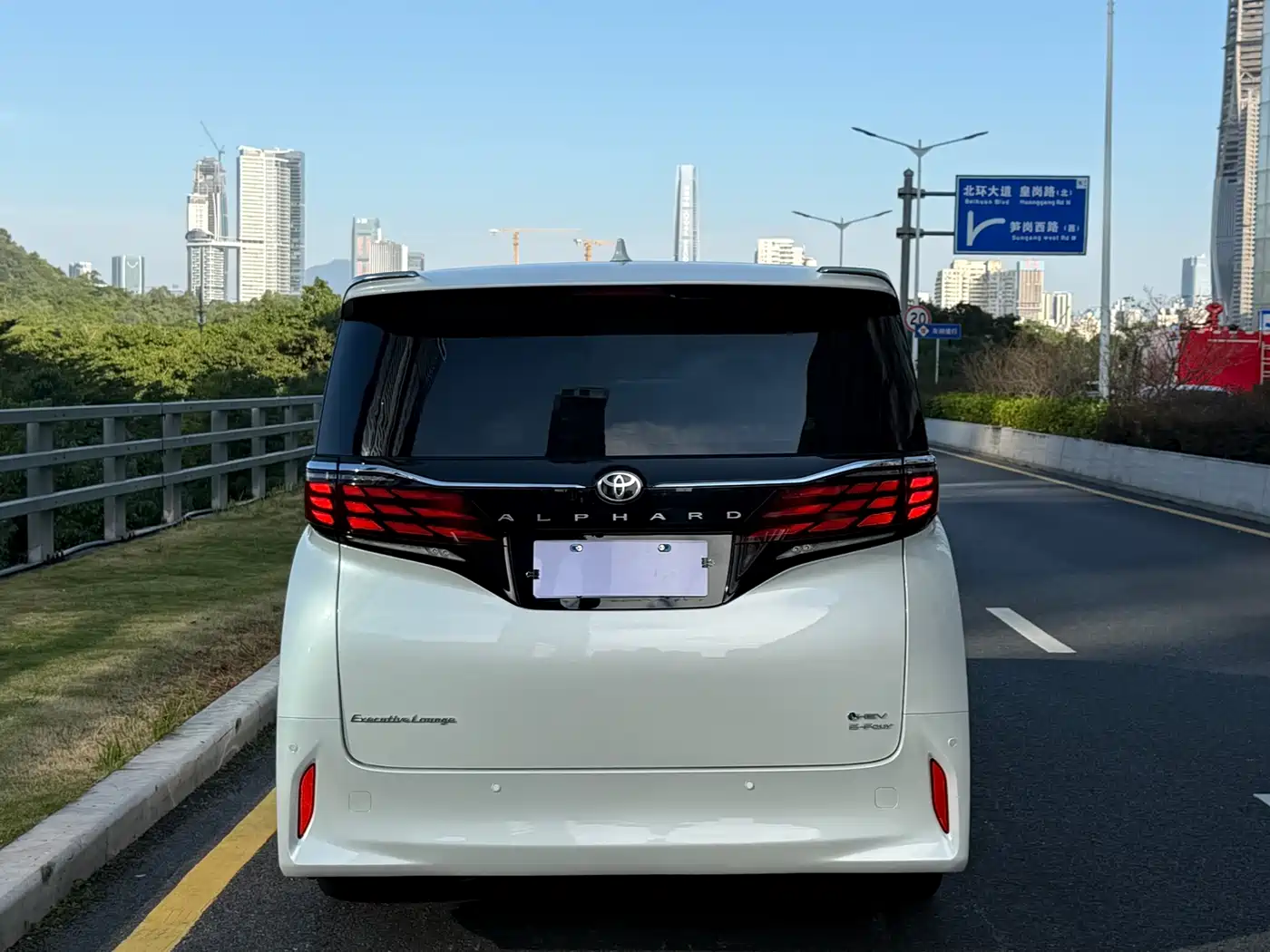 Toyota Alphard 2024 Hybrid 2.5L Ultimate Enjoyment Edition фото 3