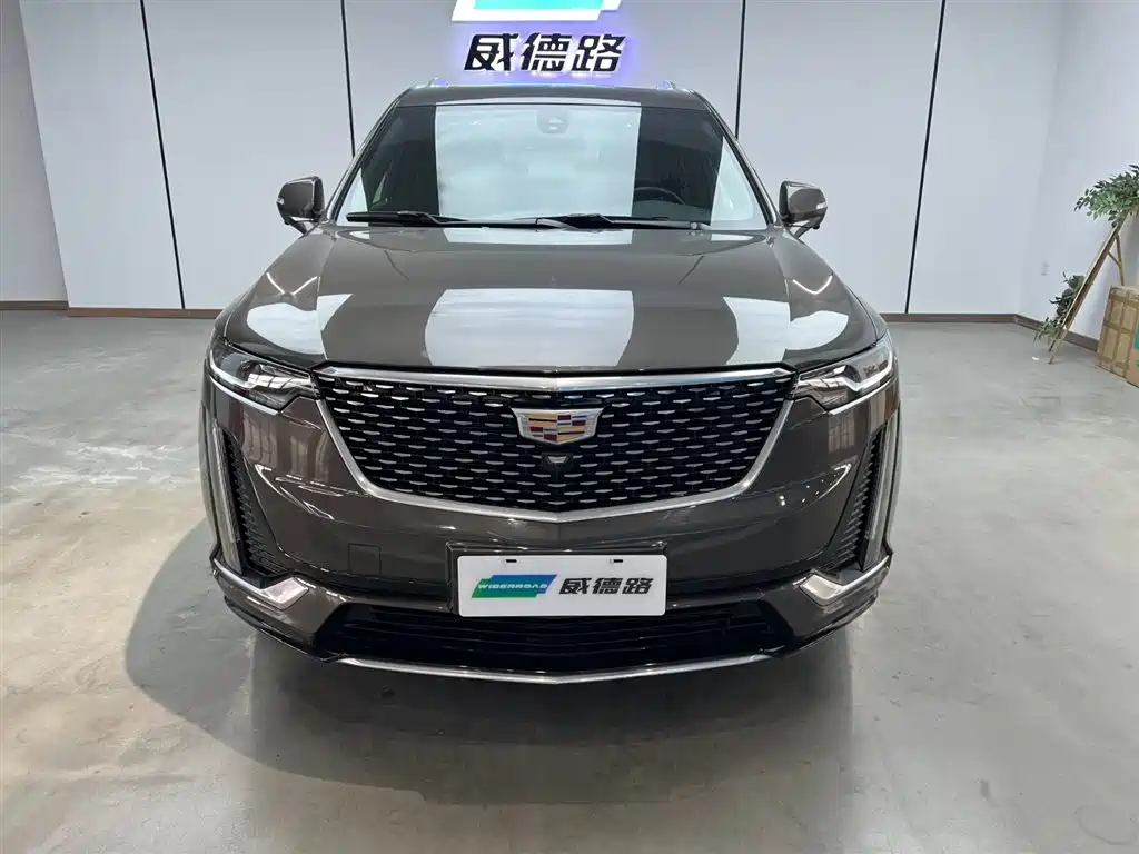 CADILLAC XT6