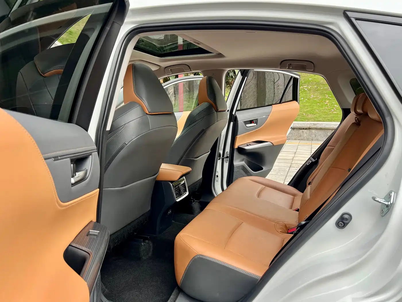Toyota Venza 2022 2.0L CVT 2WD Premium фото 8