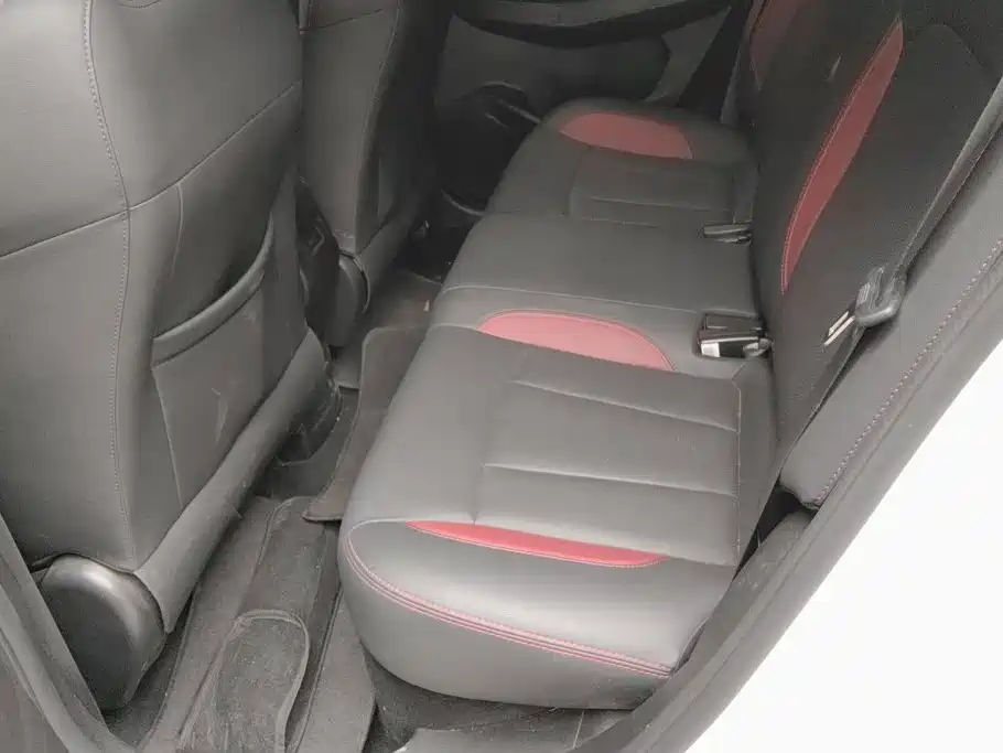 Фото 11 - Geely Vision X3