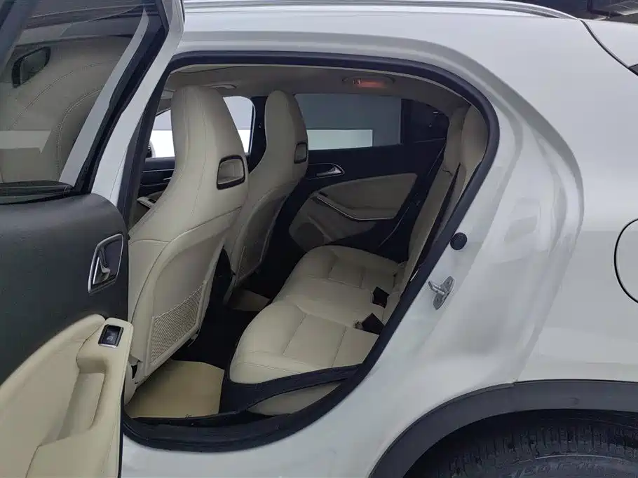 Mercedes-Benz GLA 2016 GLA 220 4MATIC Fashion фото 11