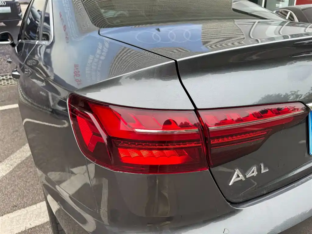 Фото 30 - Audi A4L