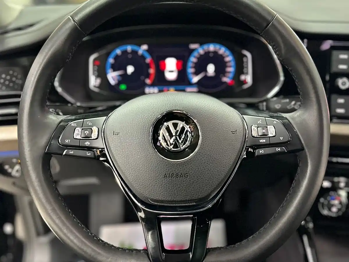 Volkswagen Passat 2019 330TSI Luxury Edition China VI фото 18