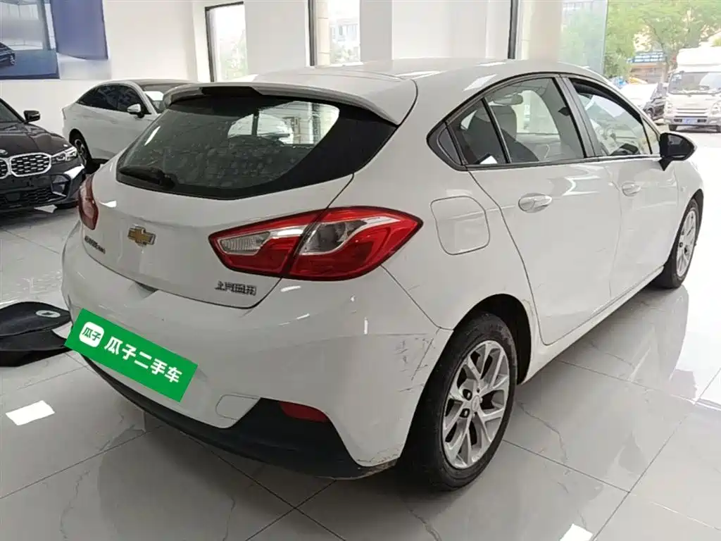 Chevrolet Cruze 2018 Hatchback 320 Automatic Pioneer Sunroof Edition фото 7