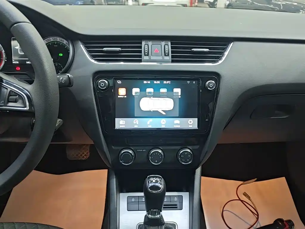 Škoda Octavia 2019 TSI280 DSG Luxury Edition фото 9