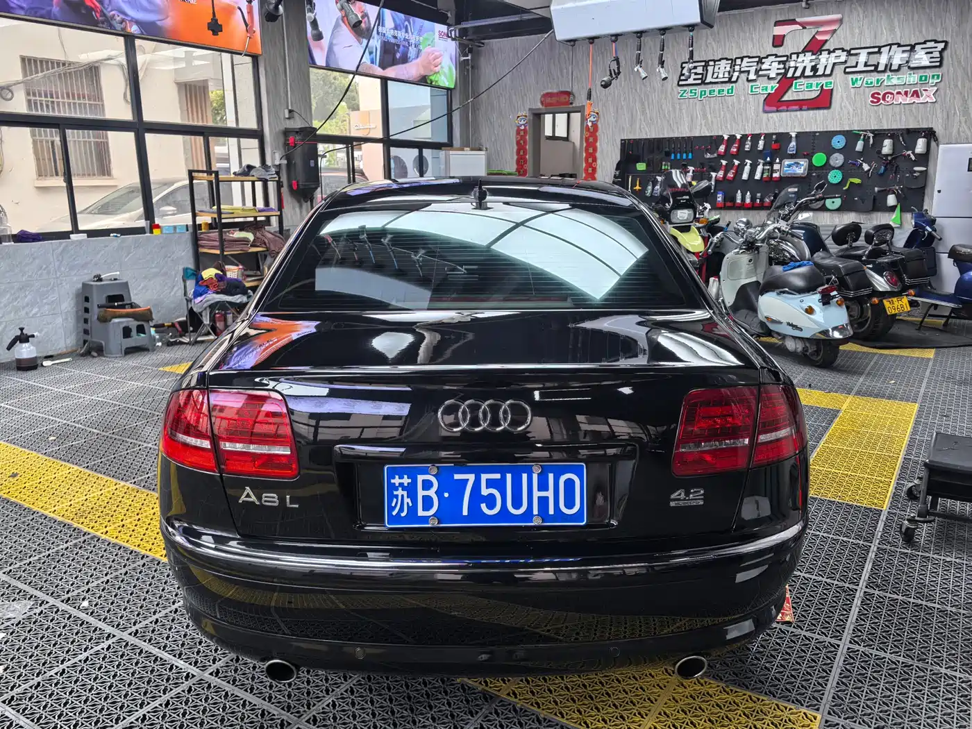 Audi A8 2009 Audi A8L 4.2 FSI quattro Premium фото 5
