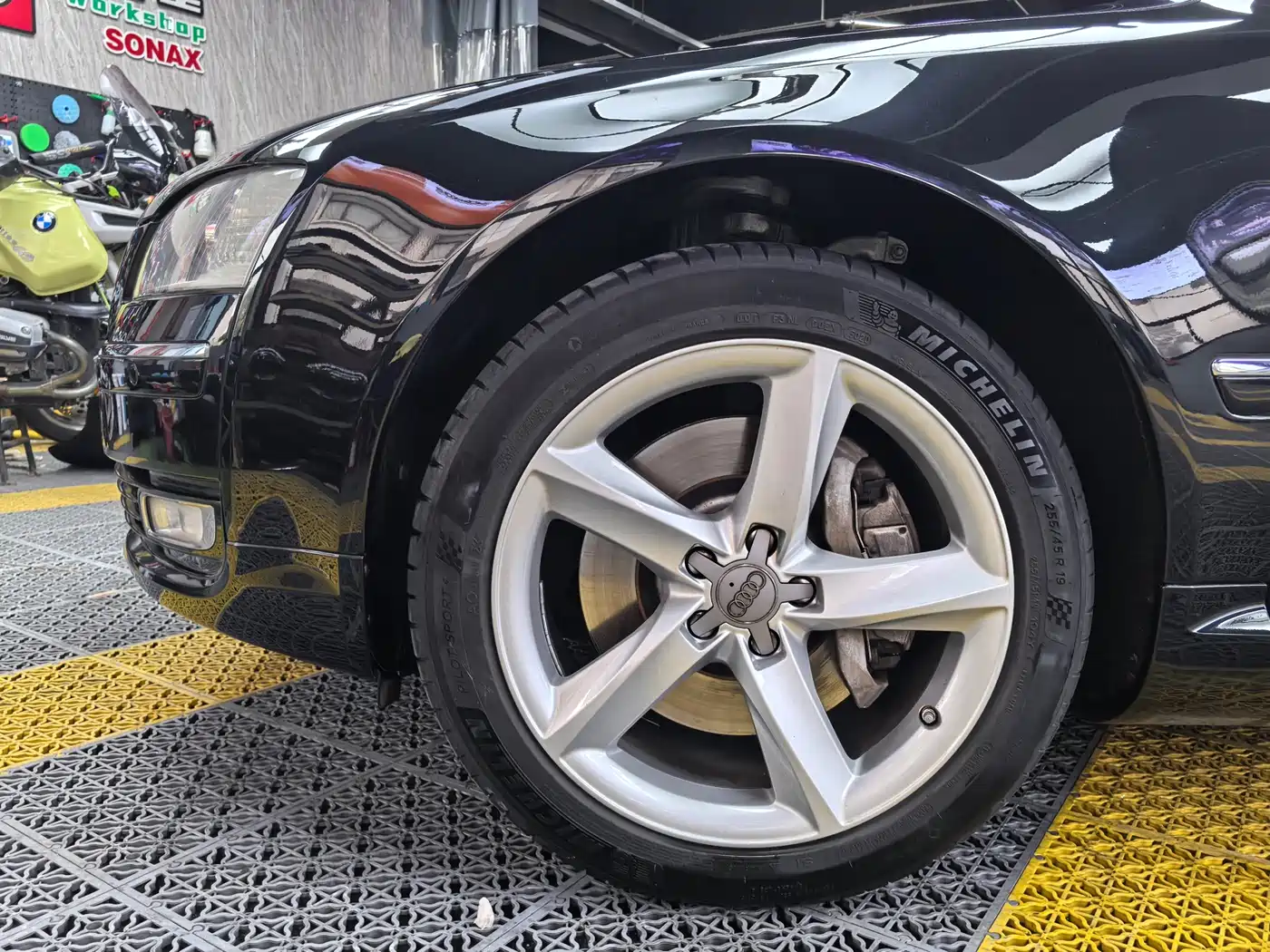 Audi A8 2009 Audi A8L 4.2 FSI quattro Premium фото 19