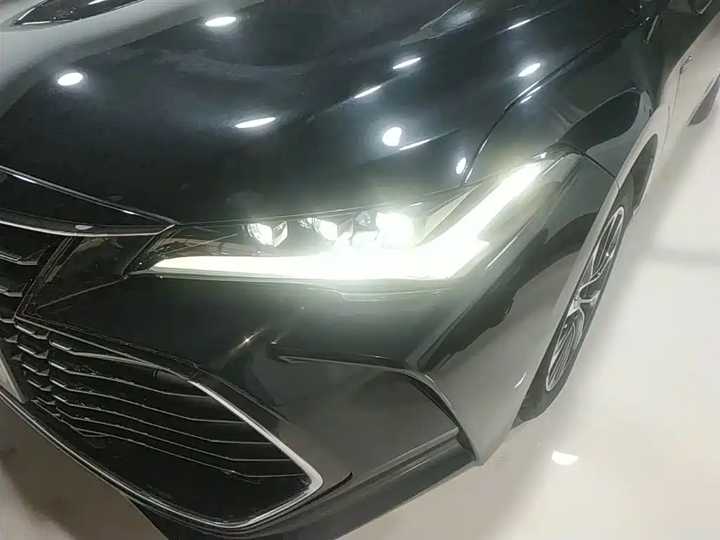Toyota Avalon 2022 Hybrid 2.5L Luxury Edition фото 24