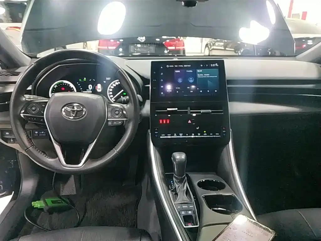 Toyota Avalon 2022 Hybrid 2.5L Luxury Edition фото 10