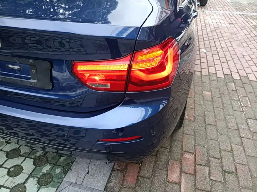 BMW 1 Series 2018 118i Sport Edition фото 8