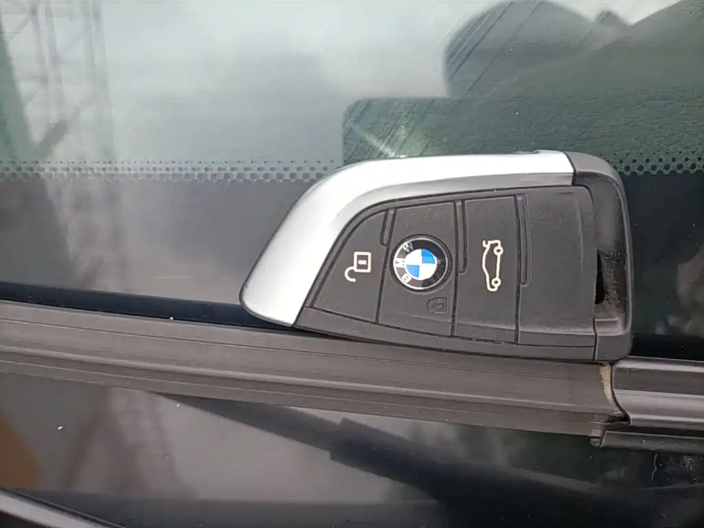 BMW 1 Series 2018 118i Sport Edition фото 9
