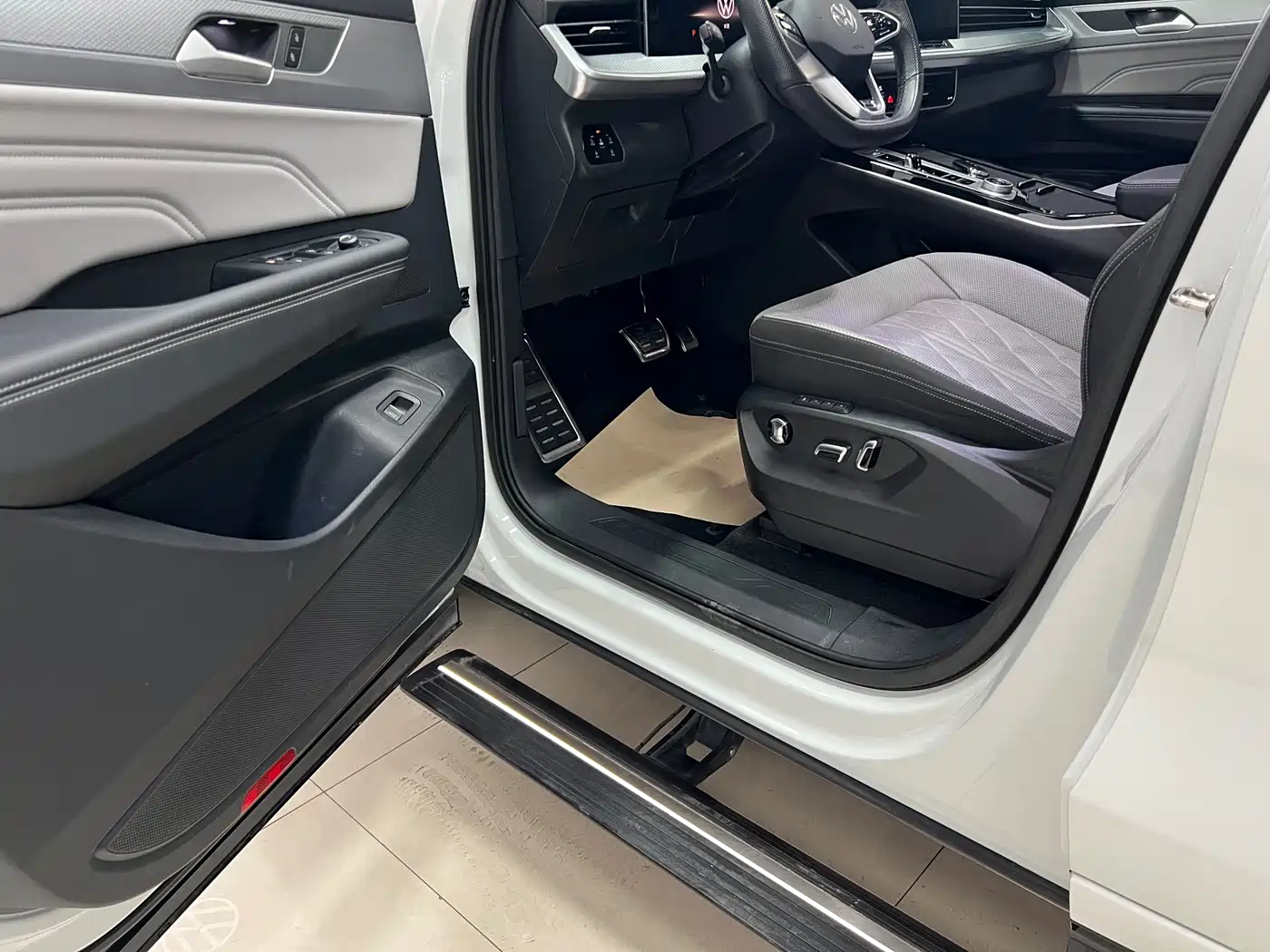Volkswagen Talagon 2023 380TSI 4WD R-Line Touring Edition фото 7