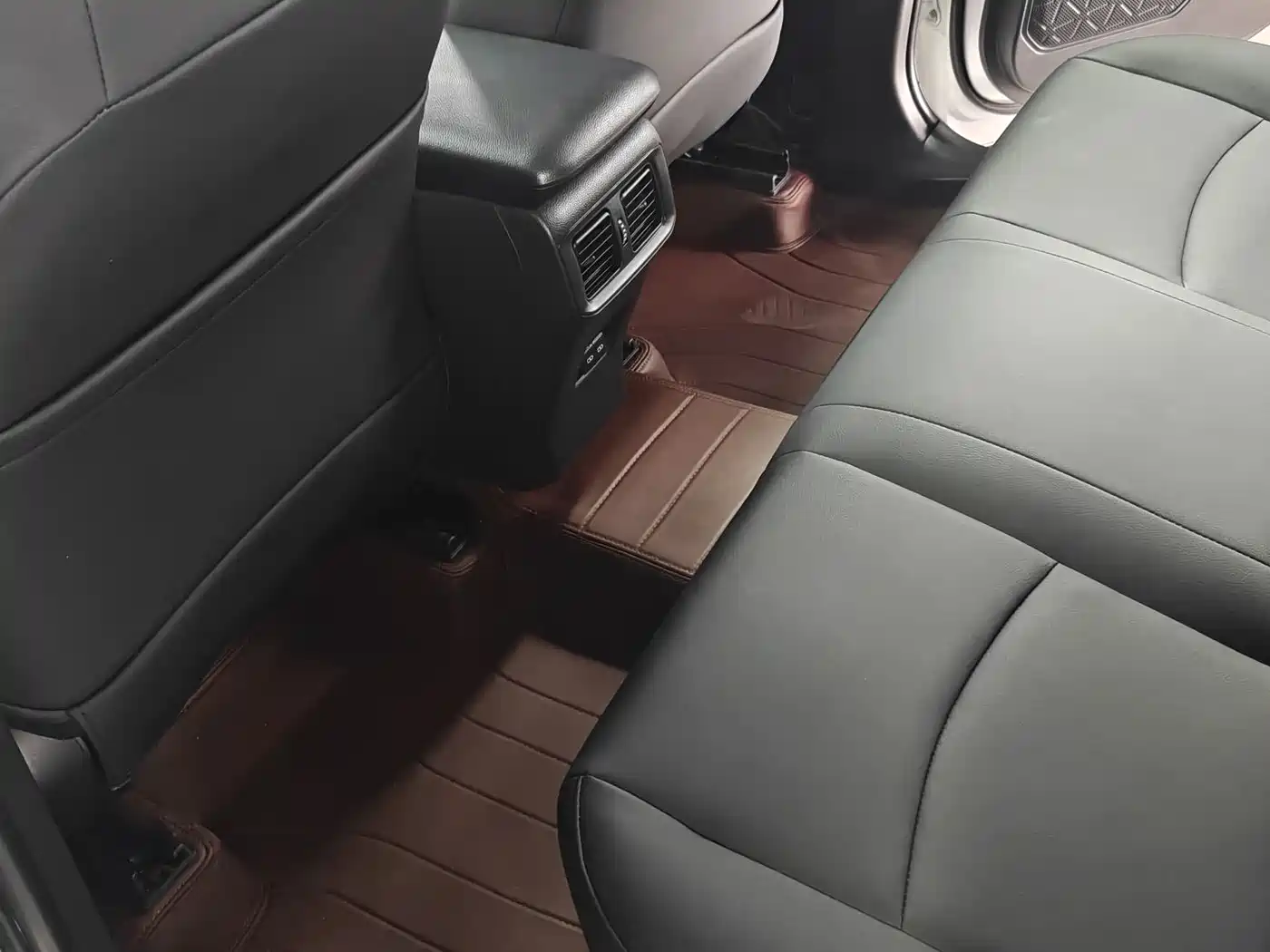 Toyota RAV4 Rongfang 2022 2.0L CVT 2WD Trend Edition фото 14