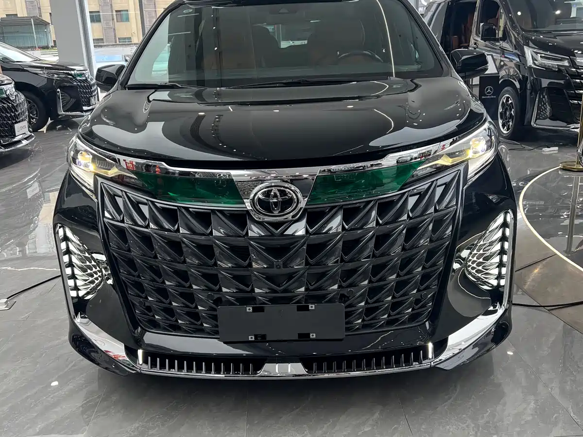 Toyota Granvia 2026 Model 2.5L Hybrid Comfort Edition фото 2