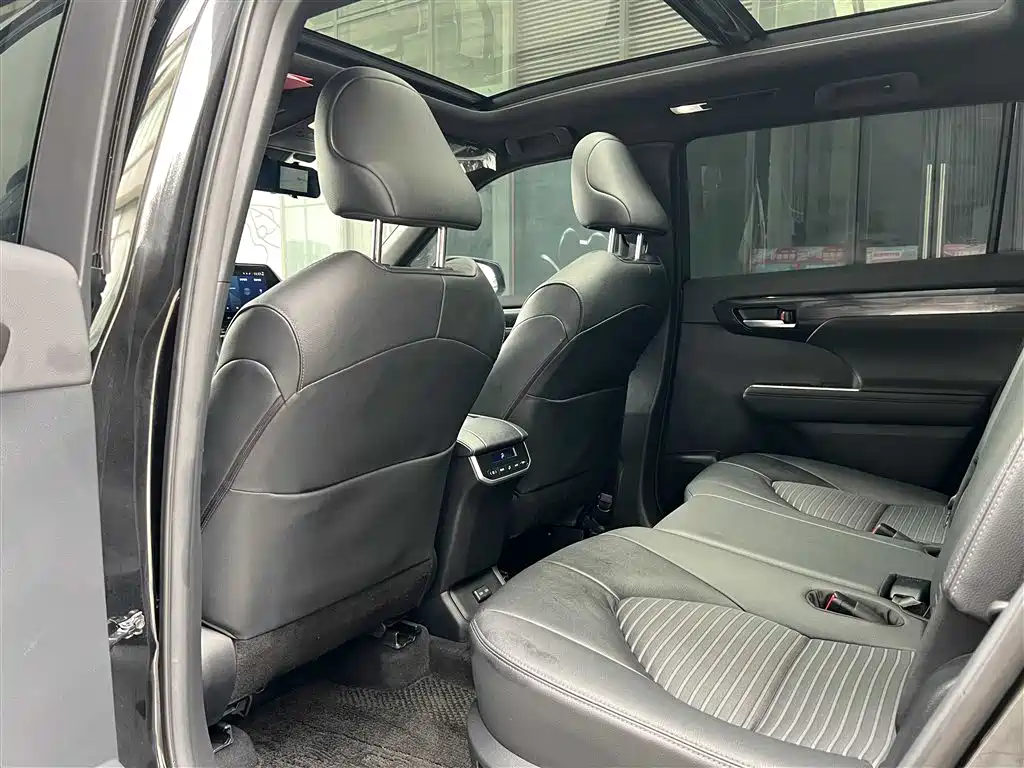 Toyota Crown Kluger 2021 2.5L HEV 4WD Premium фото 9