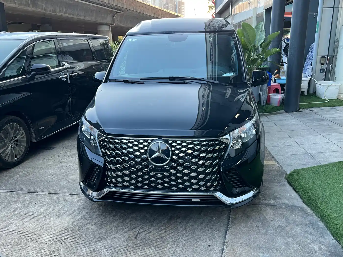Mercedes-Benz V-Class 2024 V 300 L Long Wheelbase Premium фото 7