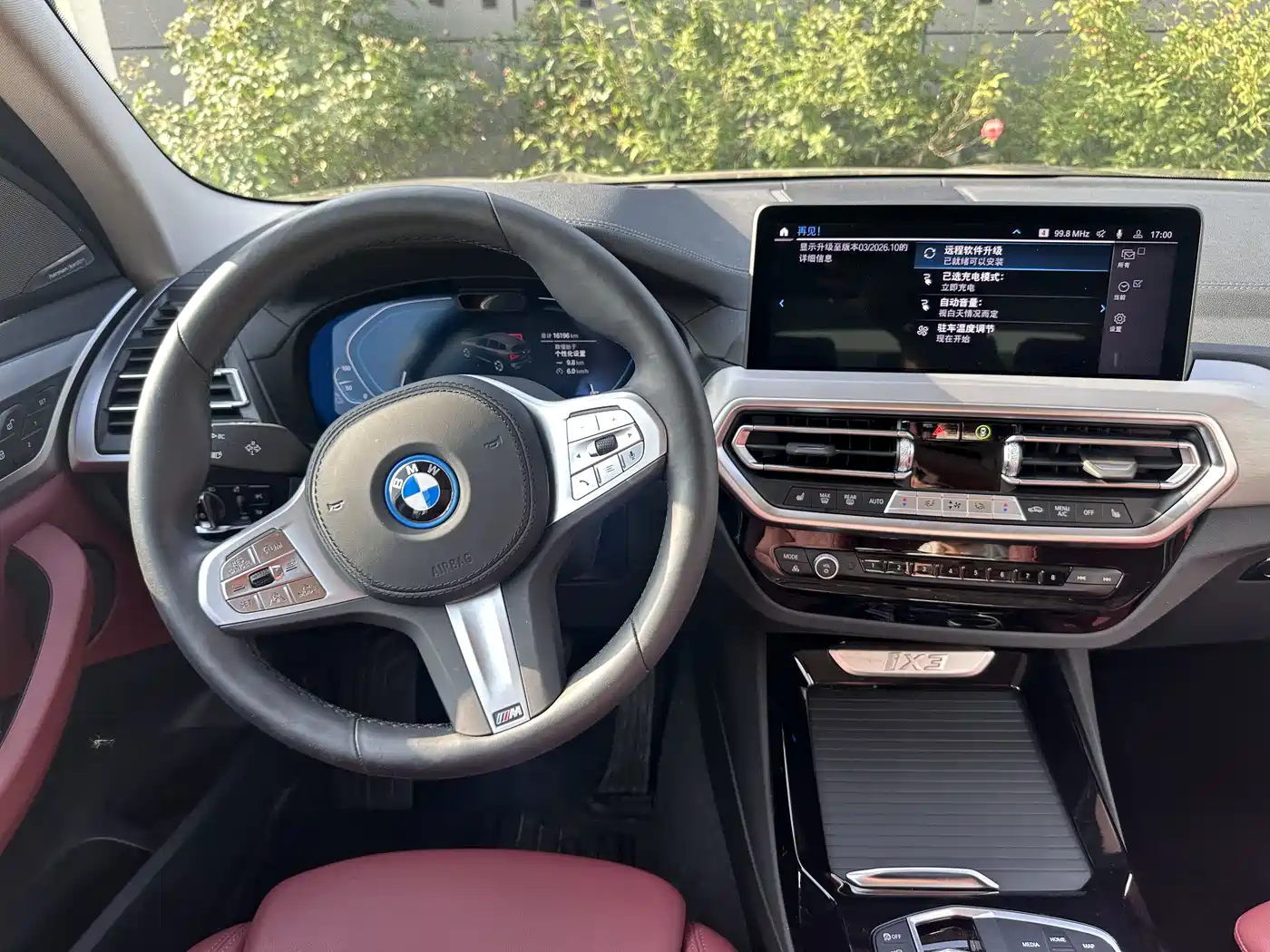 BMW iX3 2024 Innovation Leader фото 6