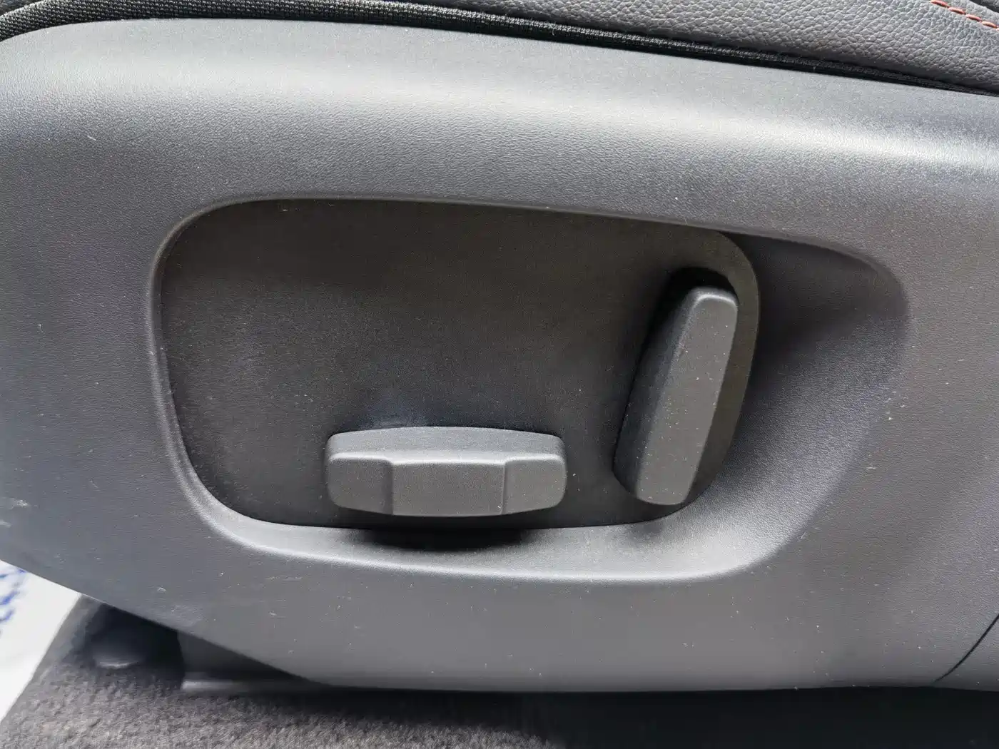 LAND ROVER DISCOVER SPORTS