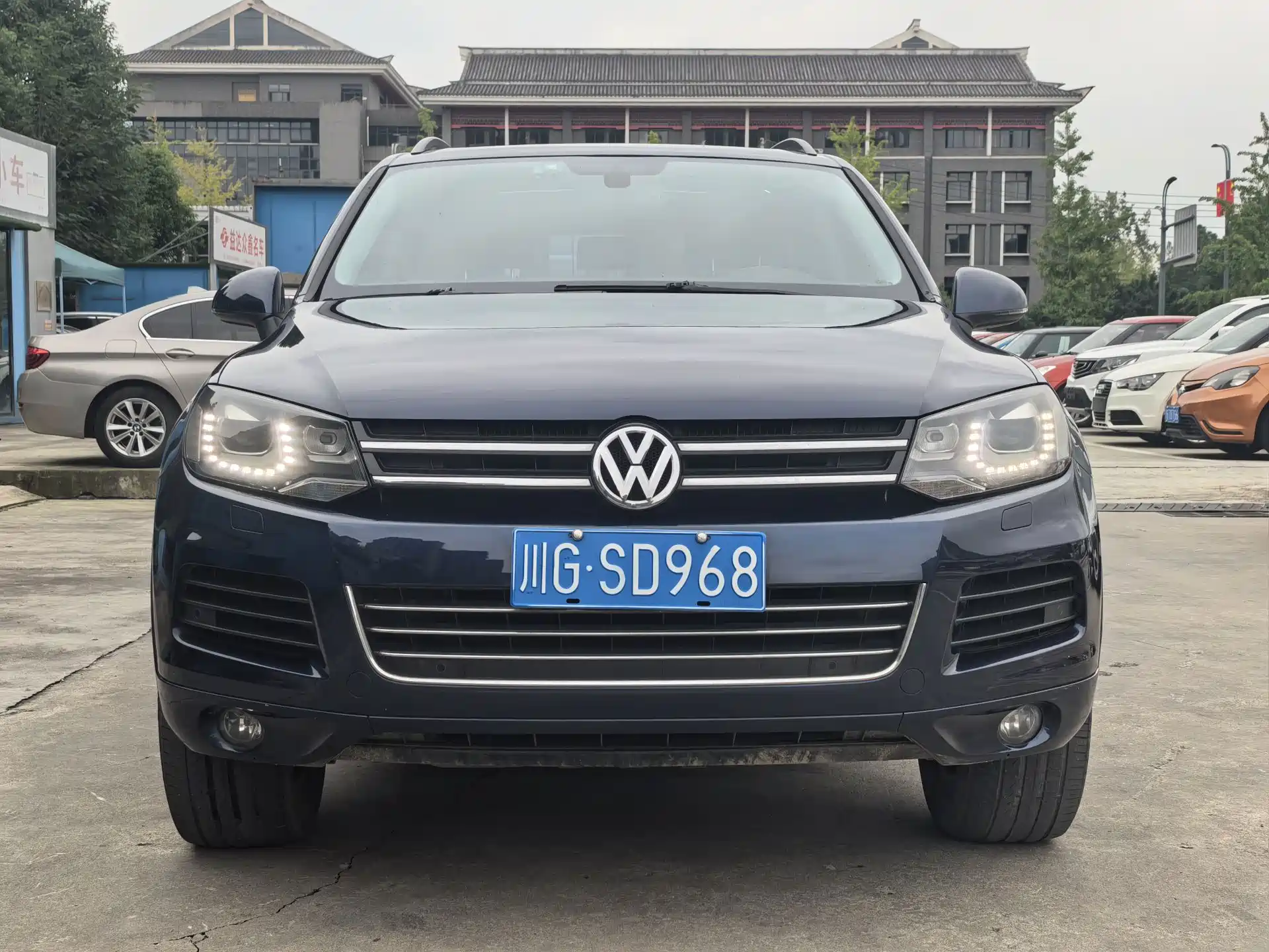 Фото 2 - Volkswagen Touareg