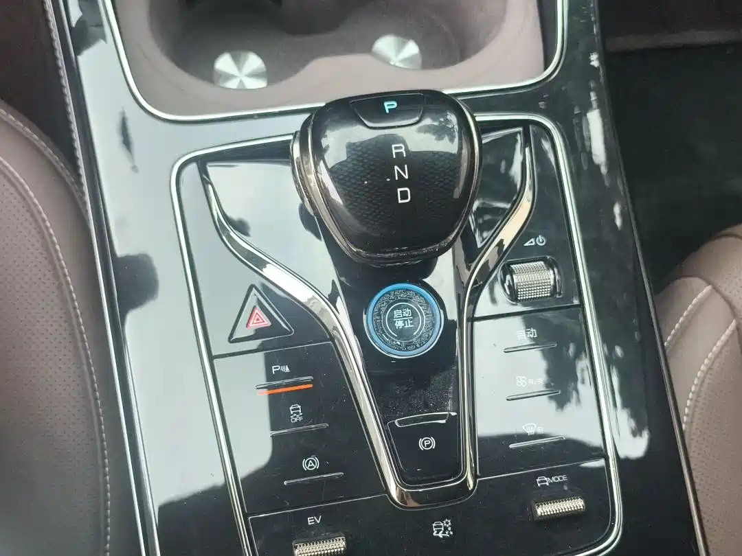 BYD Han 2025 DM-i 125KM Premium фото 13