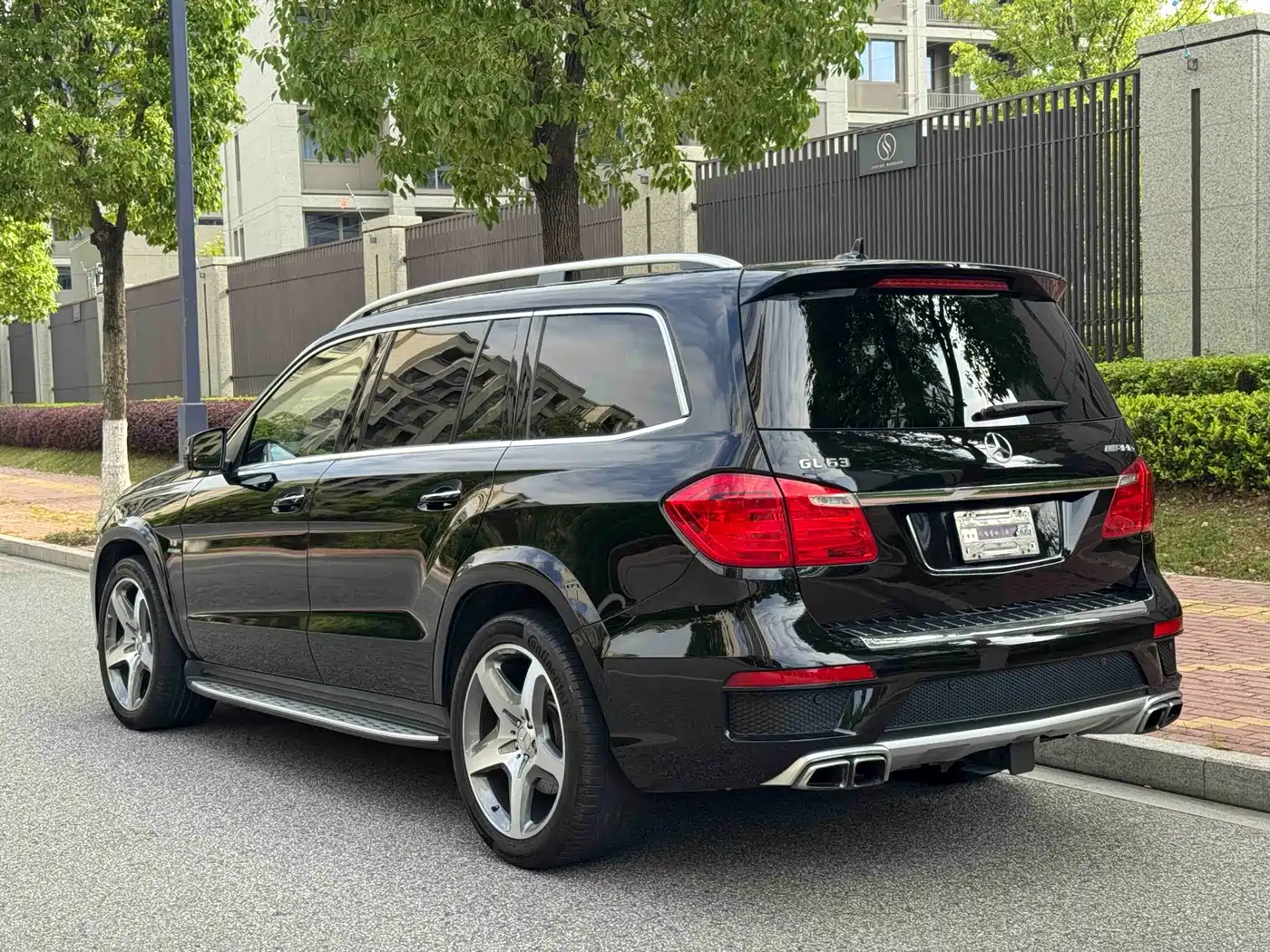 Mercedes-Benz GL-Class AMG 2014 AMG GL 63 фото 17