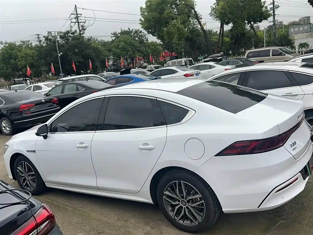 BYD Qin PLUS 2021 DM-i 55KM Flagship фото 6