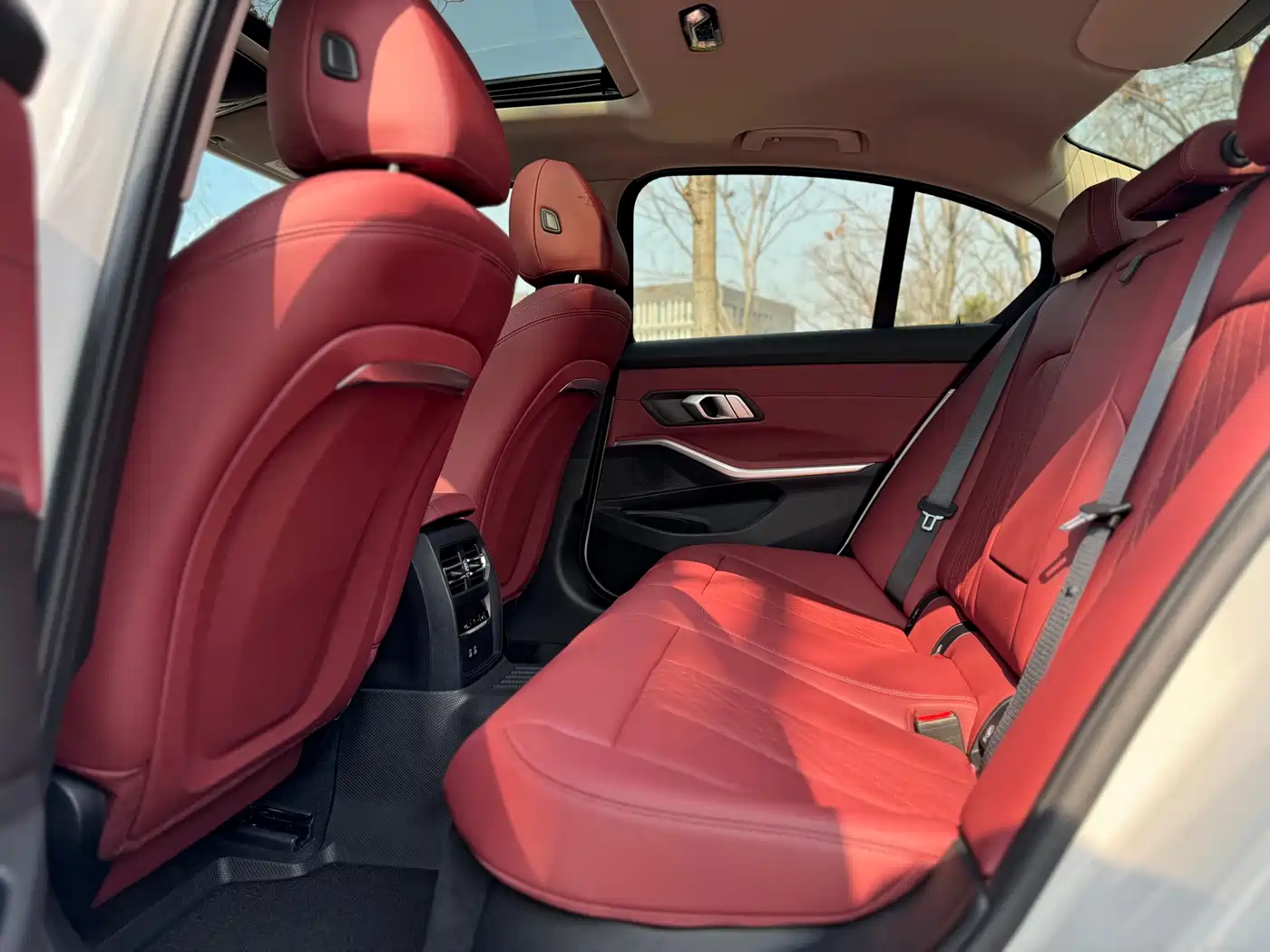 BMW 3 Series 2024 320i M Sport Package фото 14