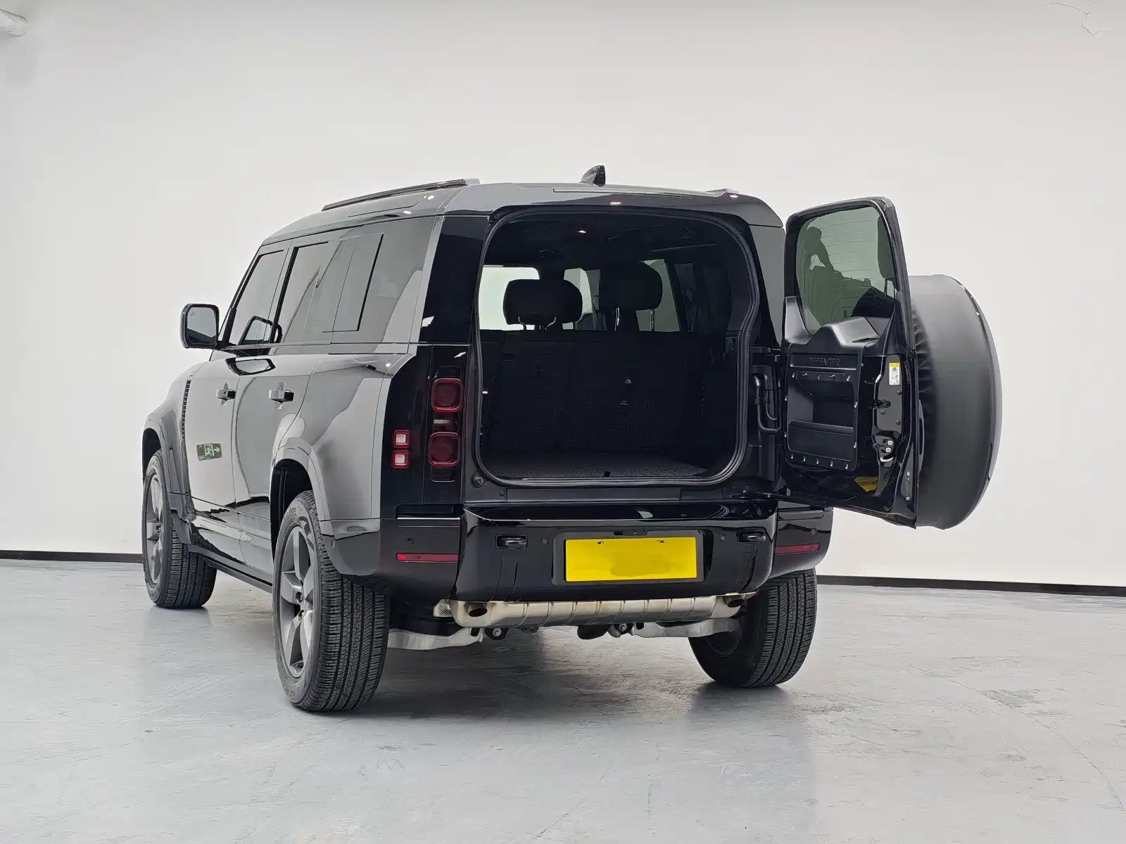 Photo 5 - Land Rover Defender