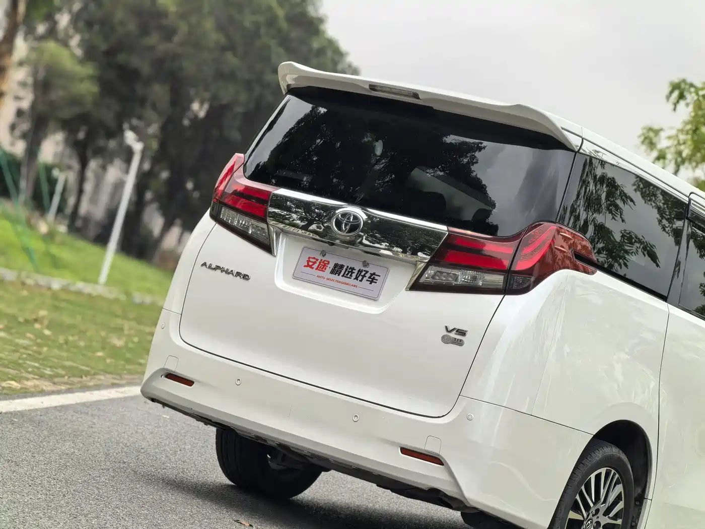 Toyota Alphard 2018 3.5L Luxury фото 6