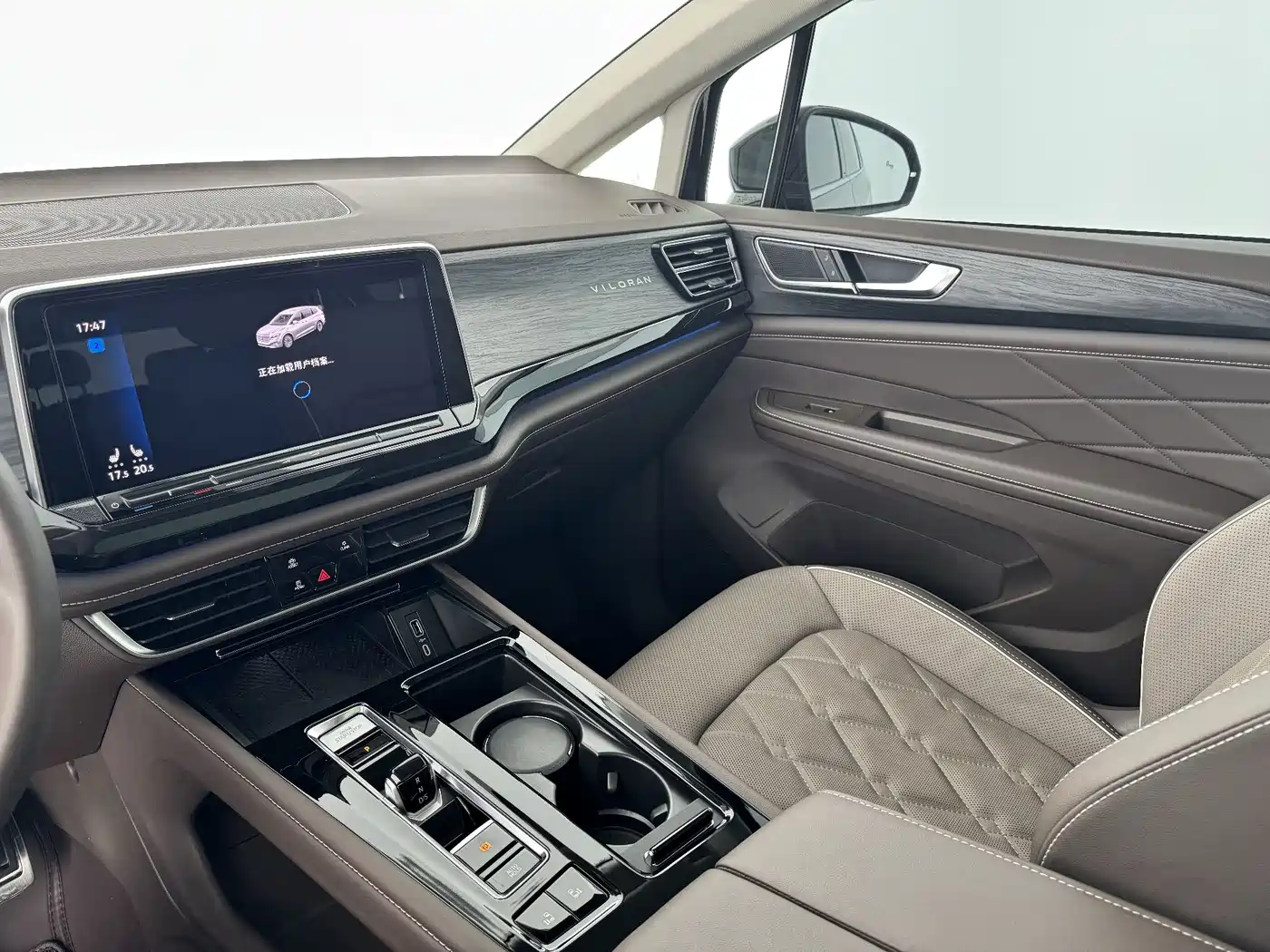 Volkswagen Viloran 2023 380TSI Premium Edition фото 14