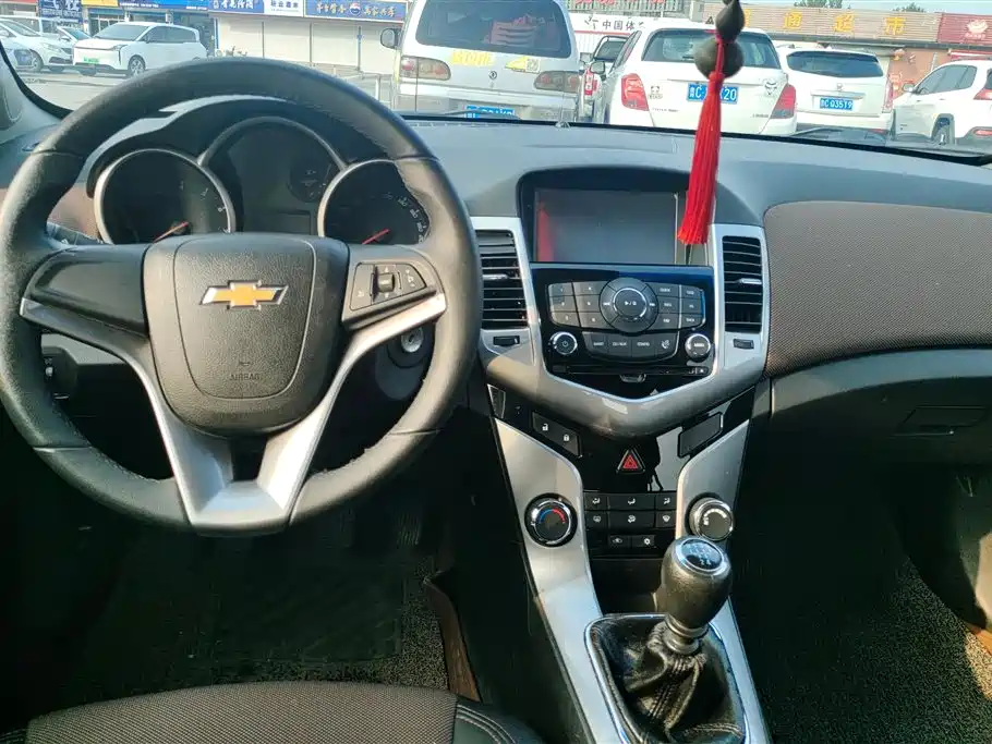 Chevrolet Cruze 2015 Hatchback 1.6L Manual Comfort фото 12