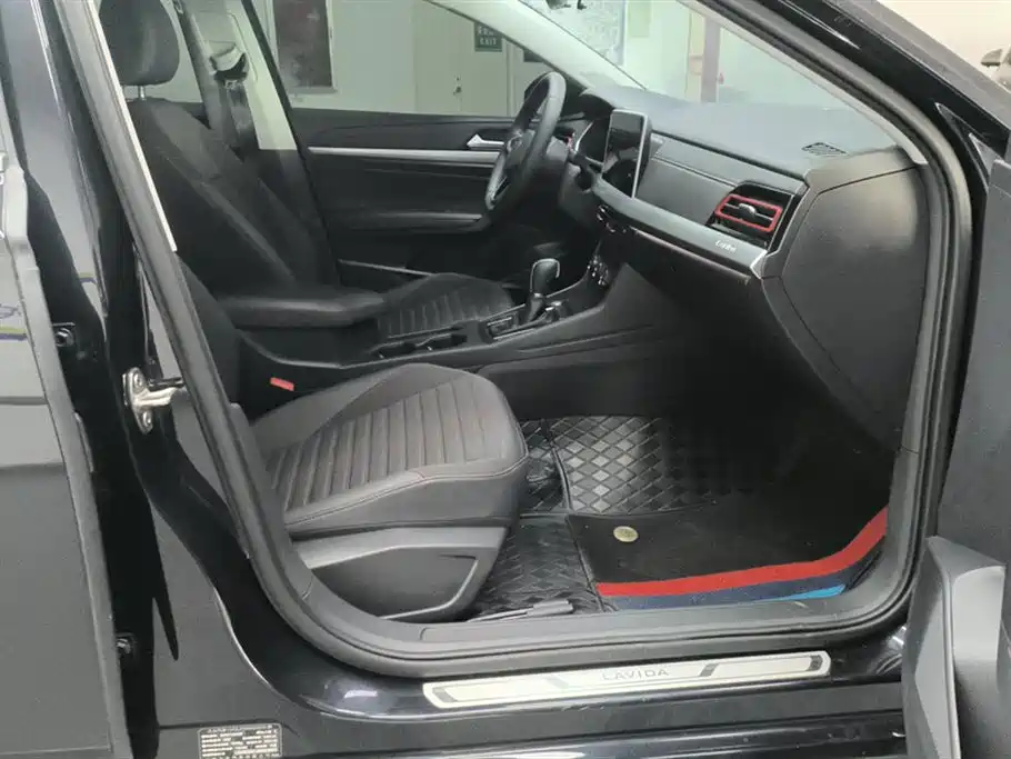 Volkswagen Lavida 2023 300TSI DSG Starlight Full Comfort Edition фото 8