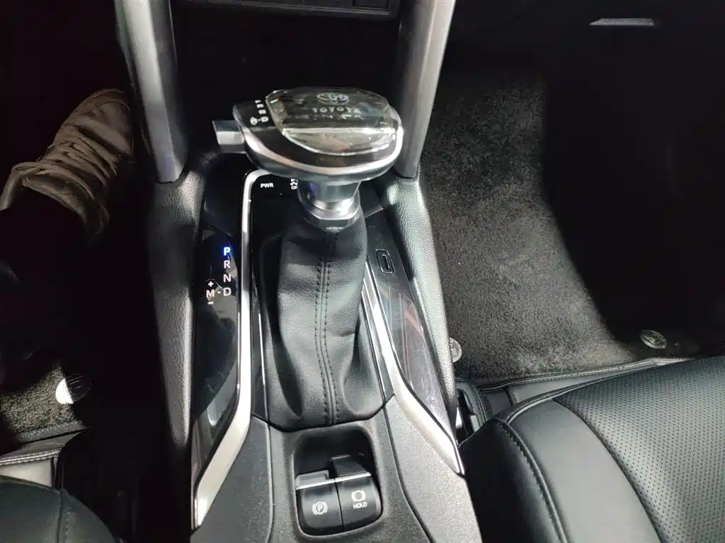 Toyota Frontlander 2023 2.0L CVT Elite Edition фото 14