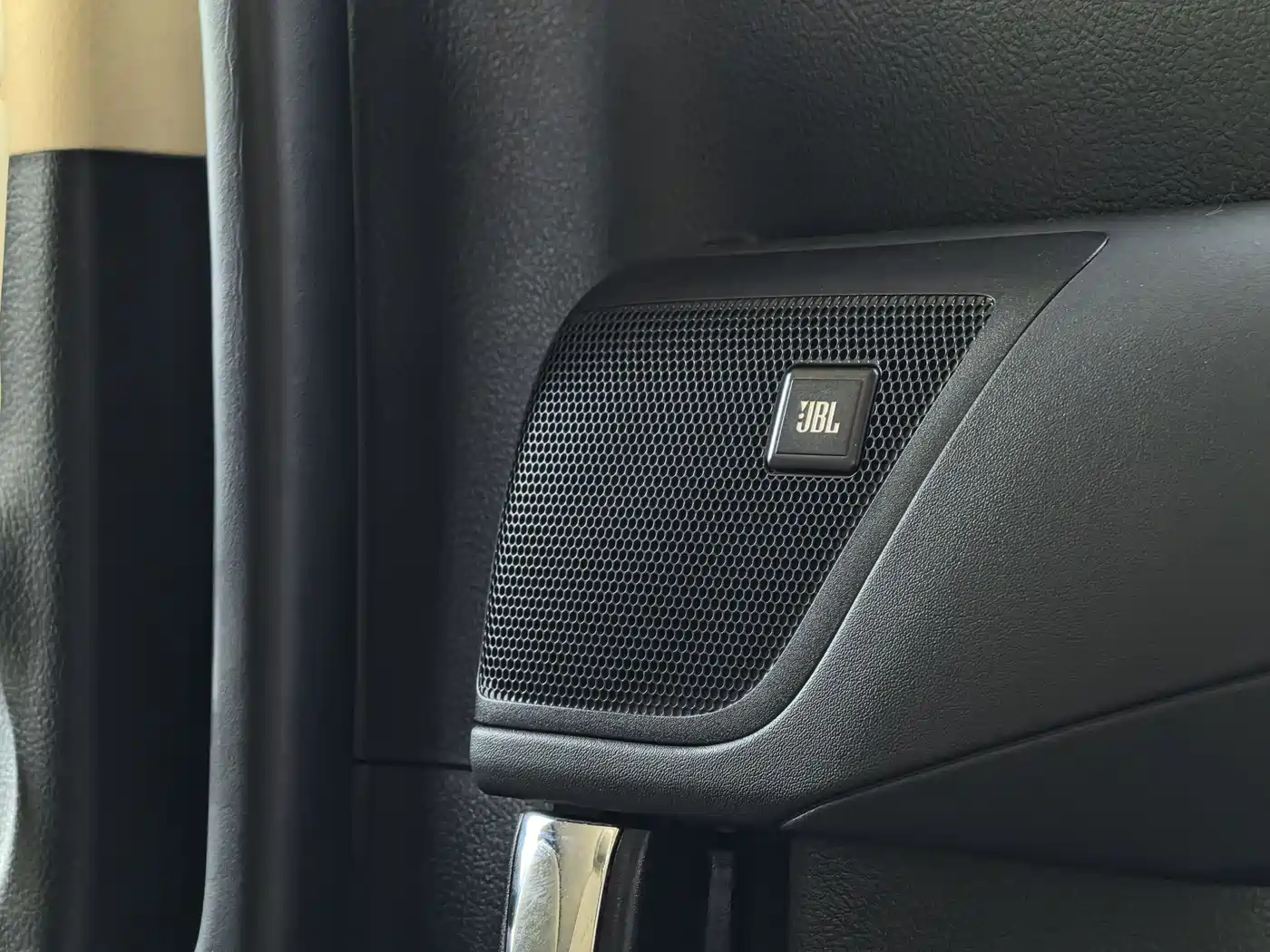 Toyota Alphard 2018 3.5L Luxury фото 23