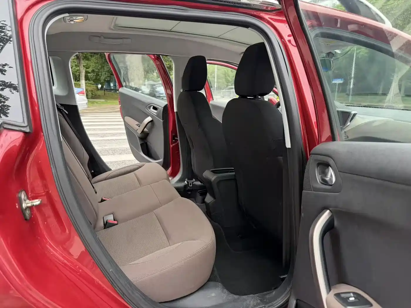 Peugeot 2008 2014 1.6L Automatic Fashion Edition фото 12