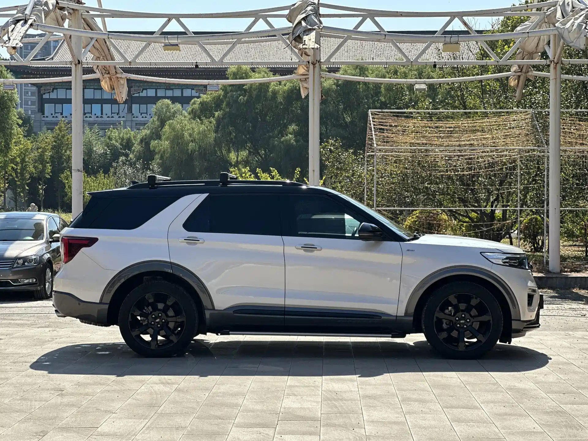 Фото 38 - Ford Explorer
