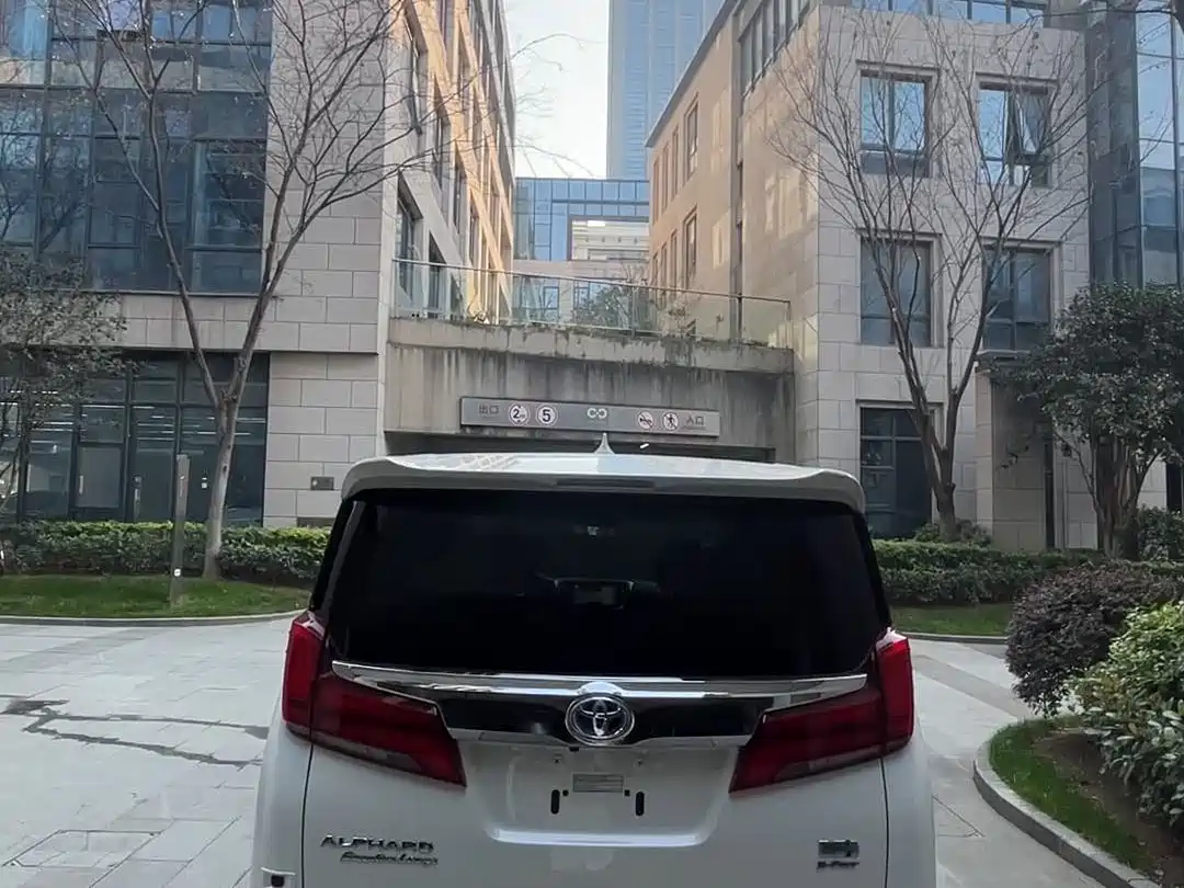 Toyota Alphard 2021 Hybrid 2.5L Premium фото 5