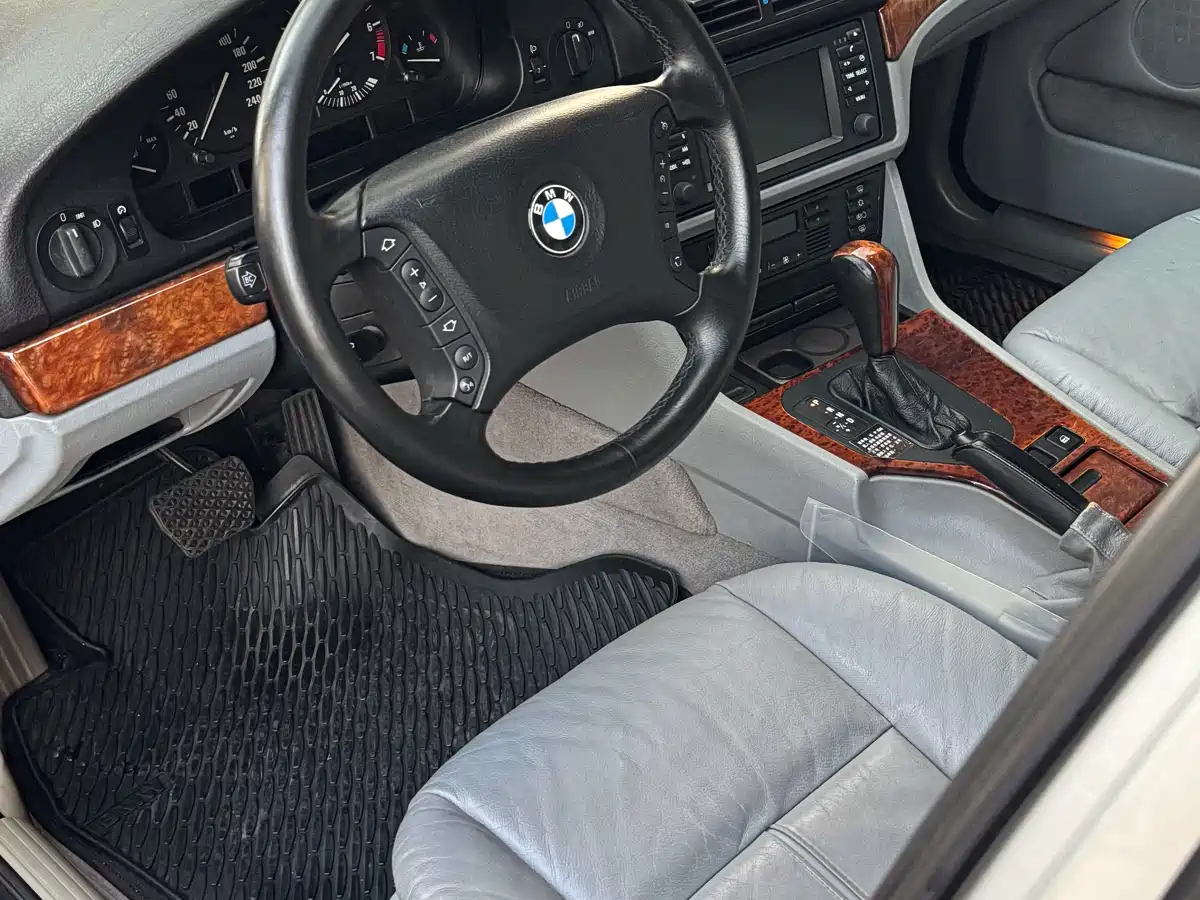 BMW 5 Series (Import) фото 8
