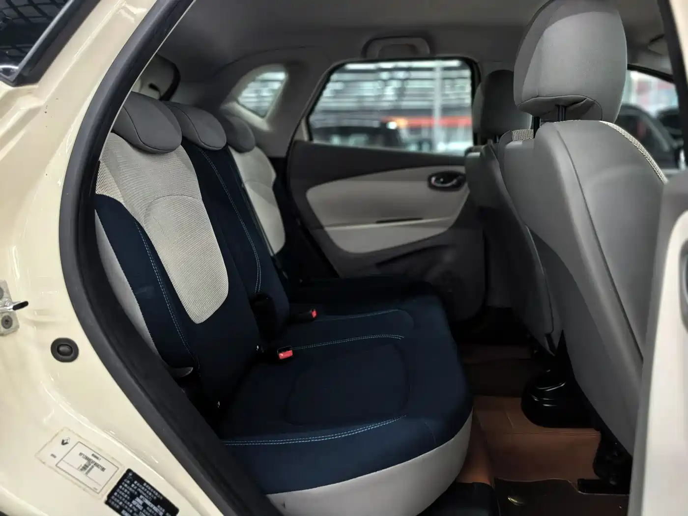 Renault Captur 2015 2015 Model 1.2T Automatic Standard Edition