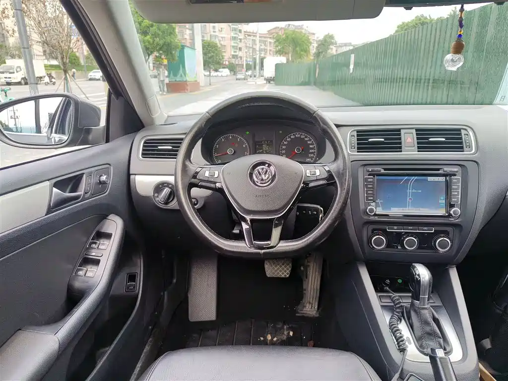 Volkswagen Sagitar 2014 Facelift 1.6L Automatic Comfort фото 11