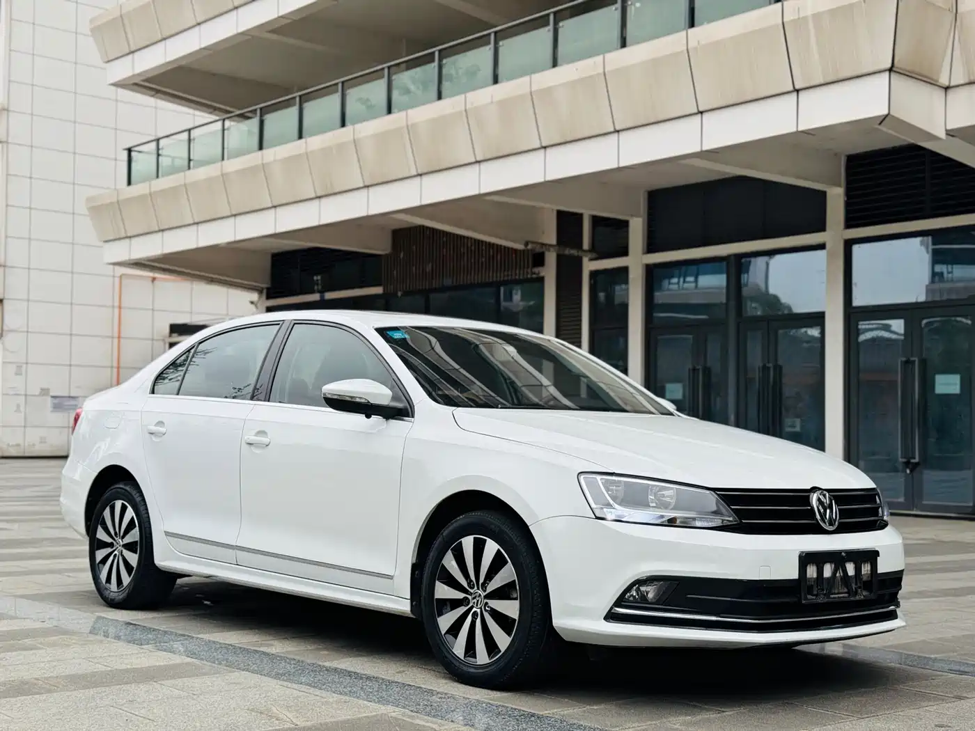 Volkswagen Sagitar 2018 1.6L Automatic Comfort фото 3