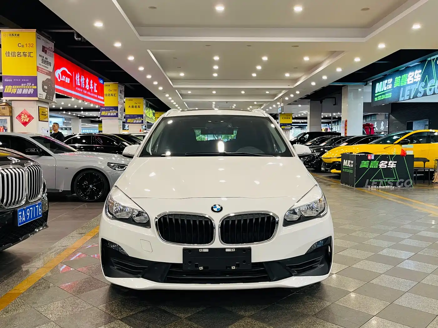 BMW 2 Series Gran Tourer 2019 220i Leading фото 2