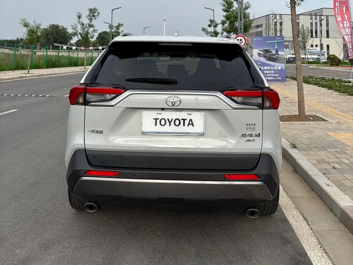 Toyota RAV4 Rongfang 2020 2.0L CVT 4WD Premium Edition фото 3