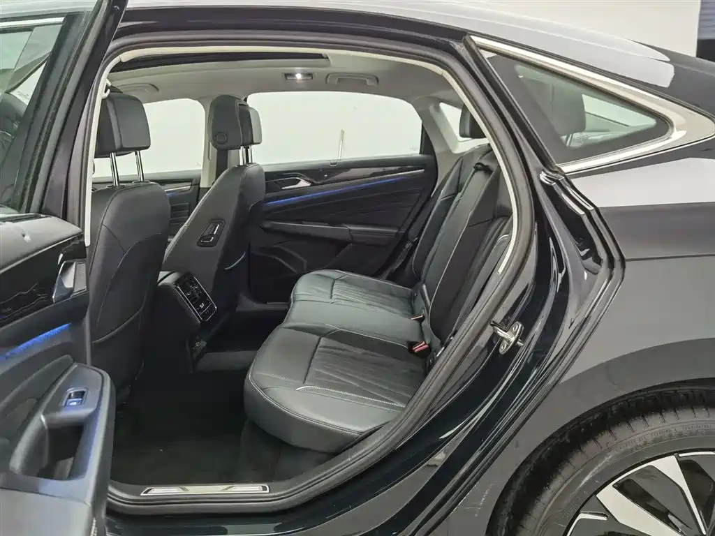 Volkswagen Passat 2023 Facelift 380TSI Luxury Edition фото 15