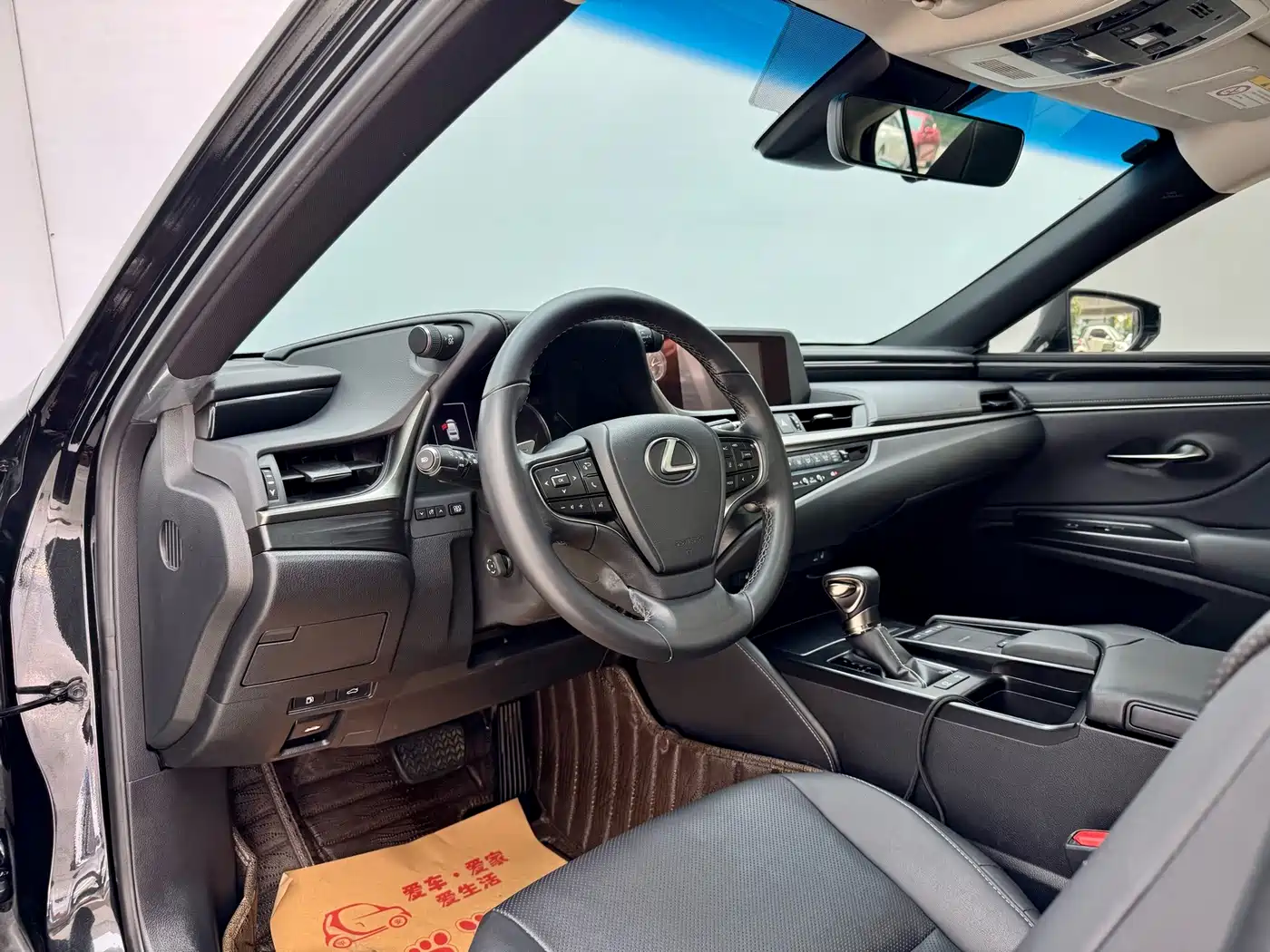 Фото 6 - Lexus ES