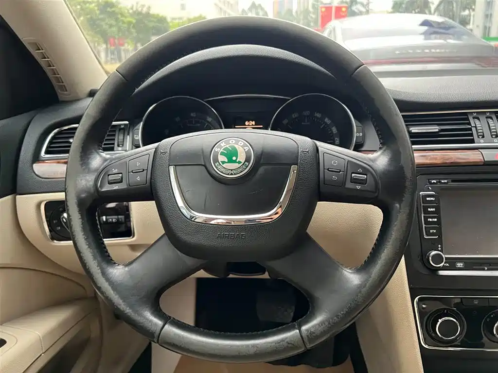 Škoda Superb 2012 1.8TSI Automatic Elegance Edition фото 9
