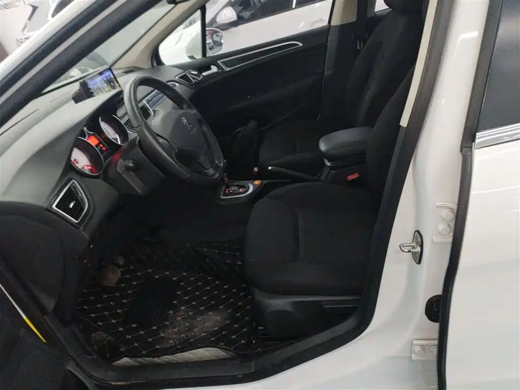 Peugeot 308 2014 Model Joy Edition Classic 1.6L Automatic Trend Style фото 15