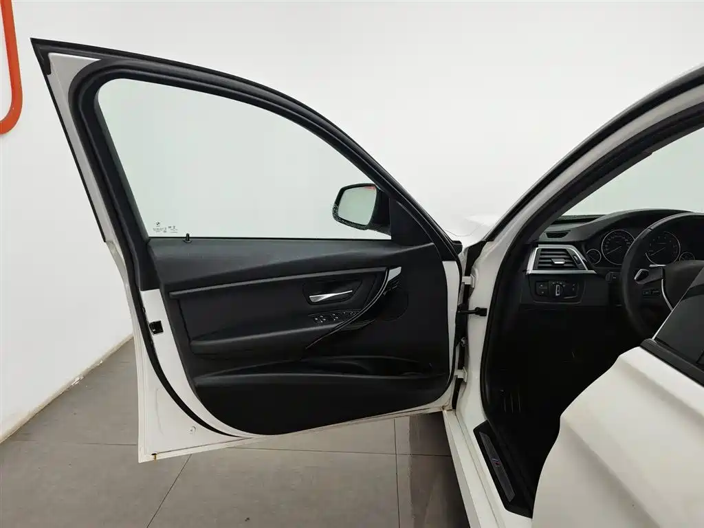BMW 3 Series 2017 320Li M Sport фото 8